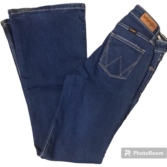 Wrangler Woman’s Bootcut Jeans Fierce Flare NWOT Size 25 - Picture 3 of 5